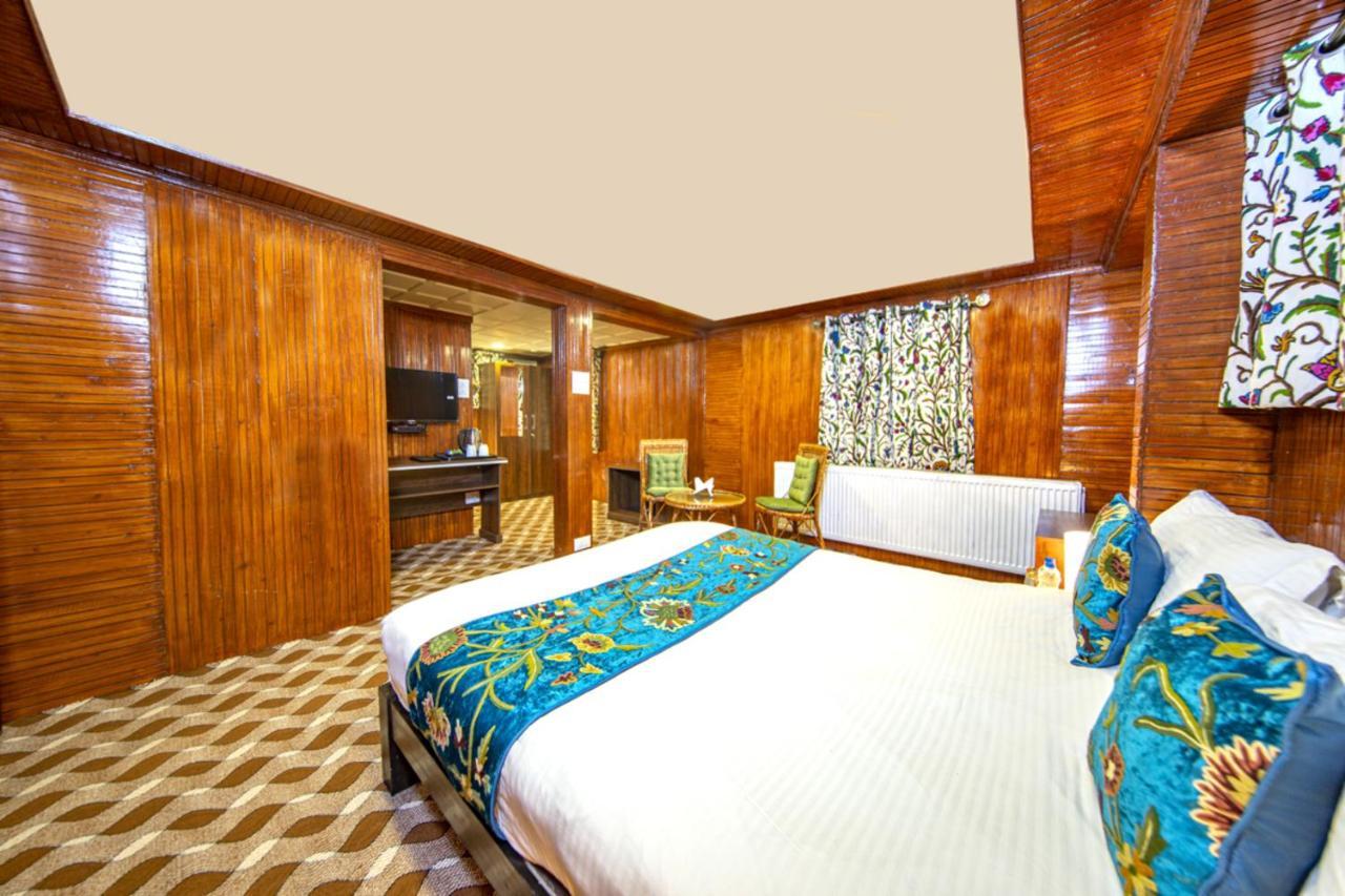 Gulmarg Ski Hill Resort Exterior photo