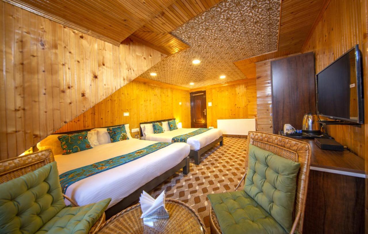 Gulmarg Ski Hill Resort Exterior photo