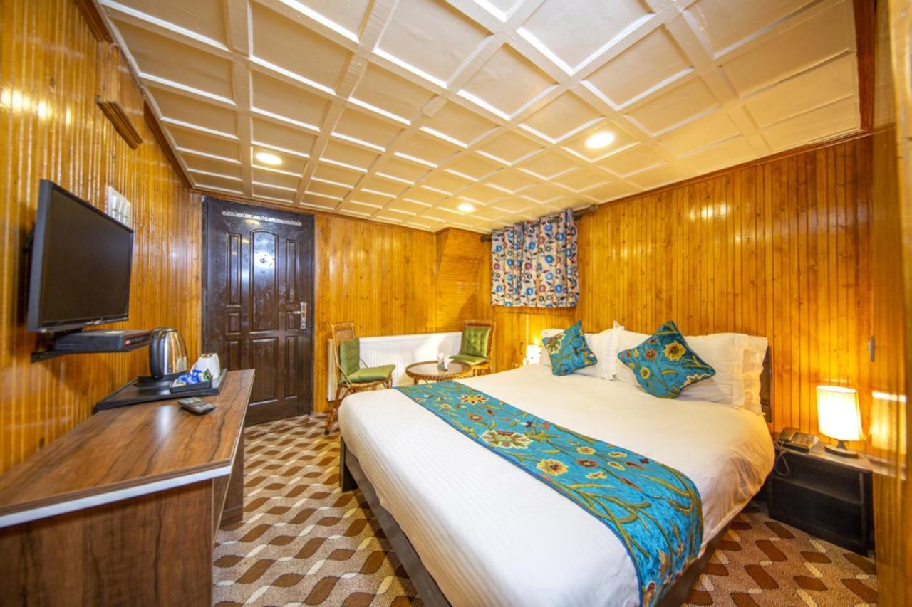 Gulmarg Ski Hill Resort Exterior photo